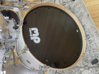 bdw-dwe-5-piece-drum-kit-bundle-white-marine-pearl-roland-v71-4cy-4wt-01-dektfp05tbwmcprcv71-b_6a16e9dfbb062.jpeg
