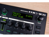 broland-mc-101-beat-machine-caixa-de-ritmos-musica-eletronica-tr-808-tr-909-juno-106-sh-101-b_688770da92456.jpg