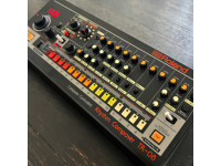 broland-tr-08-sons-iconicos-caixa-de-rimos-roland-tr-808-boutique-b_681b46fdd0f72.jpg