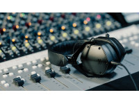 bv-moda-m-200-studio-headphones-cable-with-microphone-travel-case-b_68386e29e885f.jpg
