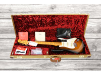 fender-american-vintage-ii-1957-maple-fingerboard-2-color-sunburst_641879cc69bff.jpg
