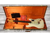fender-american-vintage-ii-1961-rosewood-fingerboard-olympic-white_635662f8deab9.jpg