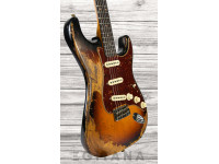 fender-limited-edition-roasted-61-super-heavy-relic-flat-lam-rosewood-fingerboard-aged-3-color-sunburst_63d7d47feb57a.jpg